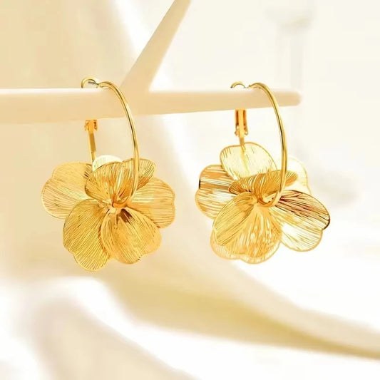Boucles d'Oreilles Créoles Pétales de Fleurs